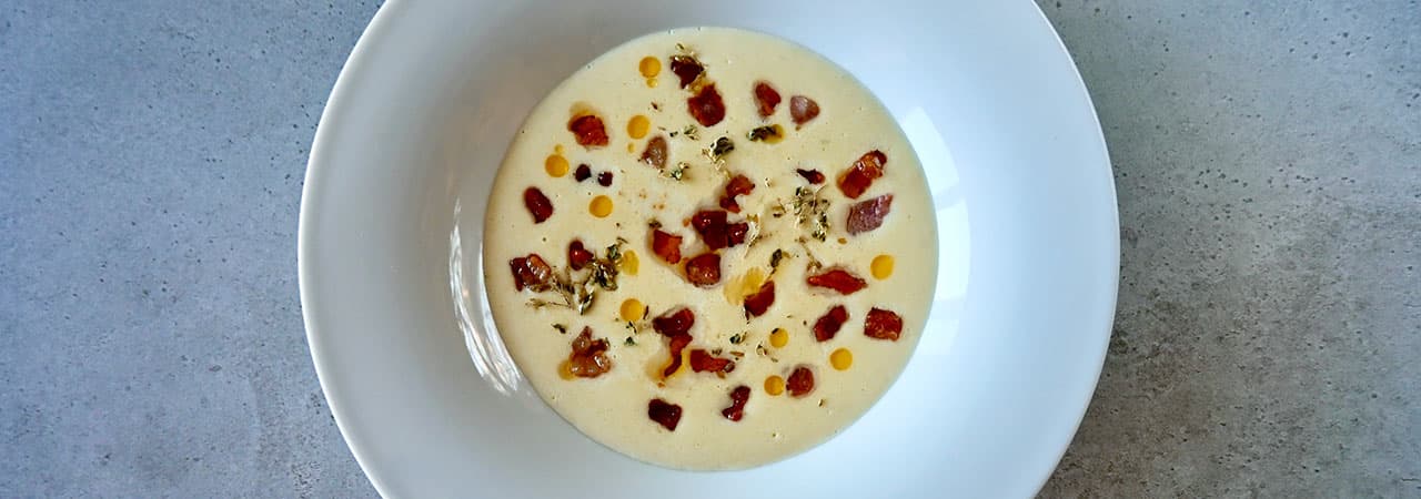 Cauliflower velouté with crunchy bacon